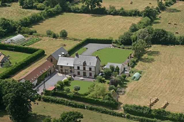 AHIN-SP-001512 Nr St Marcouf 14330 Farmhouse with cottage, gîte and outbuildings in 2.7 acres of immaculate gardens
