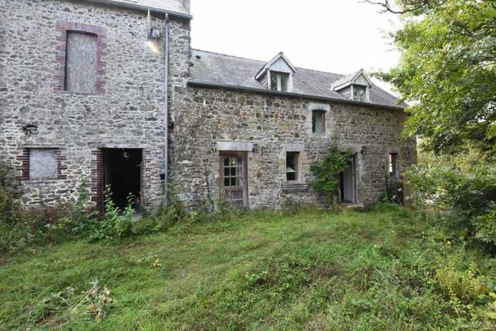 AHIN-SP-001486 Nr Coutances 50200 Detached stone house with room to extend and 1.6 acres - further land of 5.2 hectares available nearby