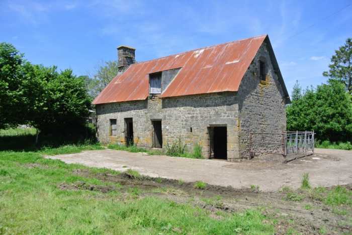 AHIN-SP-001498 Nr Sourdeval 50150 Detached stone barn in quiet position to renovate.