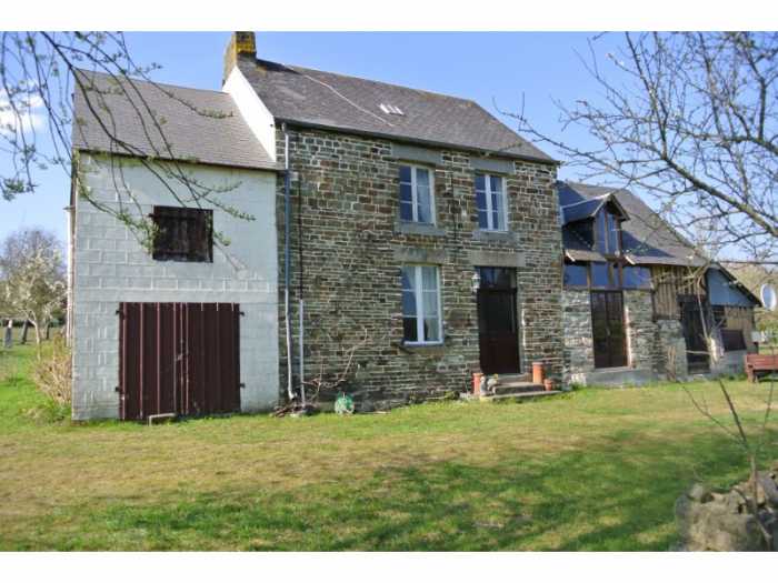 AHIN-SP-001524 Barenton 50720 Detached 2 bedroom country house with room to extend and half an acre garden