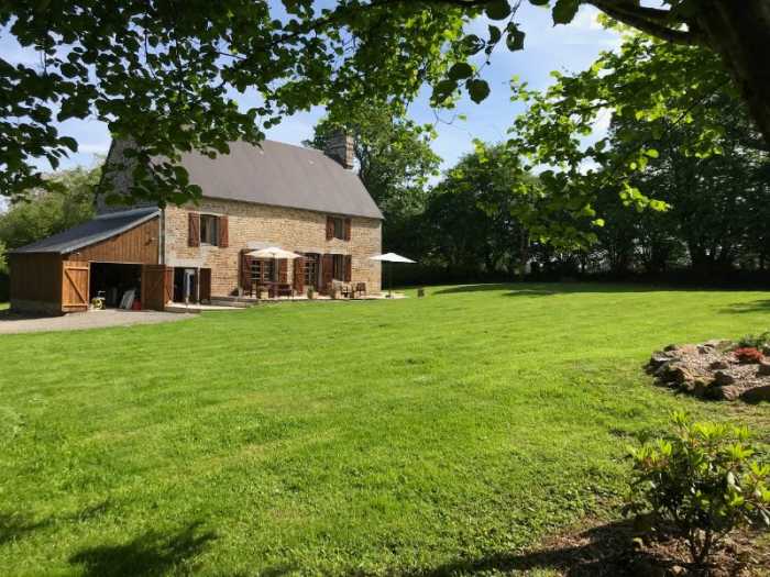 UNDER OFFER AHIN-SP-001659 Nr Villedieu-les-Poeles 50800 Quality detached 3 bedroom house in quiet rural position with 2.7 acres