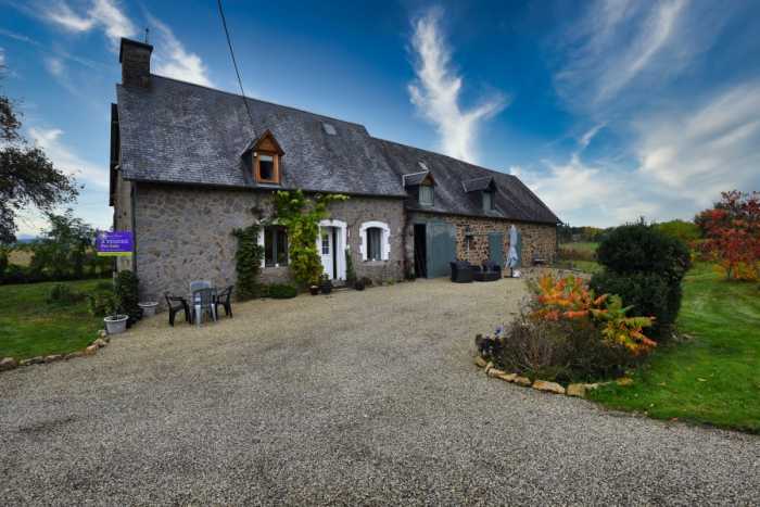UNDER OFFER AHIN-SP-001473 Nr Saint Hilaire du Harcouët Lovely detached 2 bedroom house with several barns and over 1.5 acres