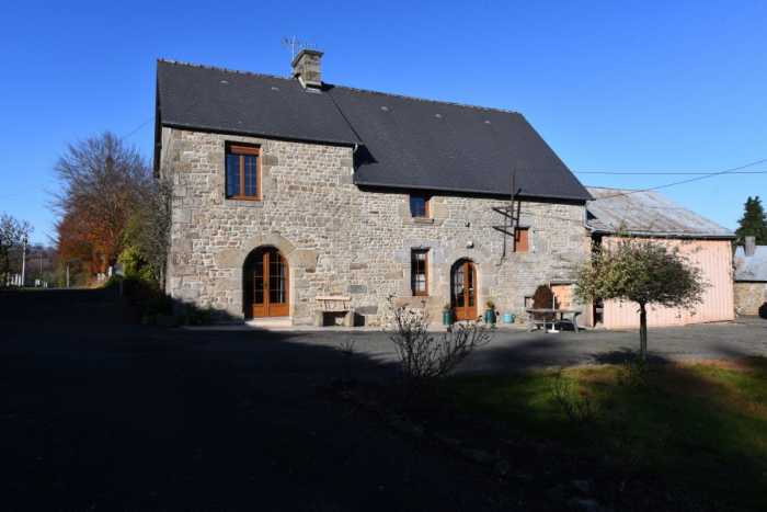 AHIN-SP-001488 Nr Sourdeval 50150 Superb 3 bedroom stone house with room to extend in quiet rural hamlet on 1500m2 garden