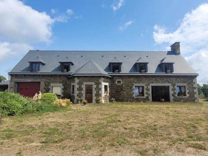AHIN-MF-1264DM50 St Hilaire du Harcouet 50600 Handsome and spacious 4 bedroom property with 3500m2 garden.