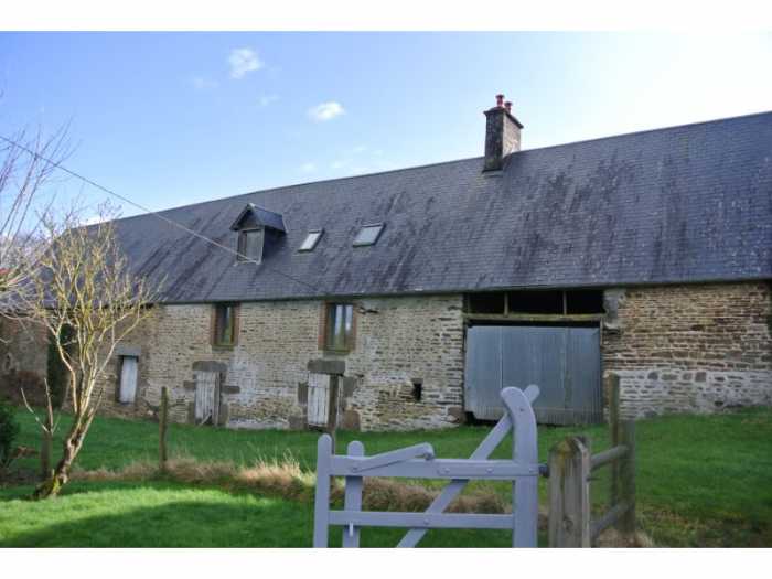AHIN-SP-001527 Sourdeval 50150 Large detached house and barns to renovate with over half an acre