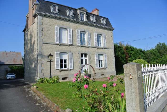 AHIN-SP-001463 Saint Hilaire du Harcouët 50600 Super detached Maison de Maître with nearly 2 acres and numerous outbuildings in Normandy, a short bus ride or drive to a major market Town with all amenities.