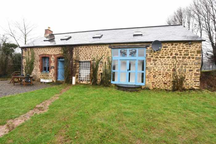 UNDER OFFER ! AHIN-SP-001401 Nr Lonlay l’Abbaye 61700 Character detached 4 bedroom country house, converted from a barn, with over an acre in Normandy