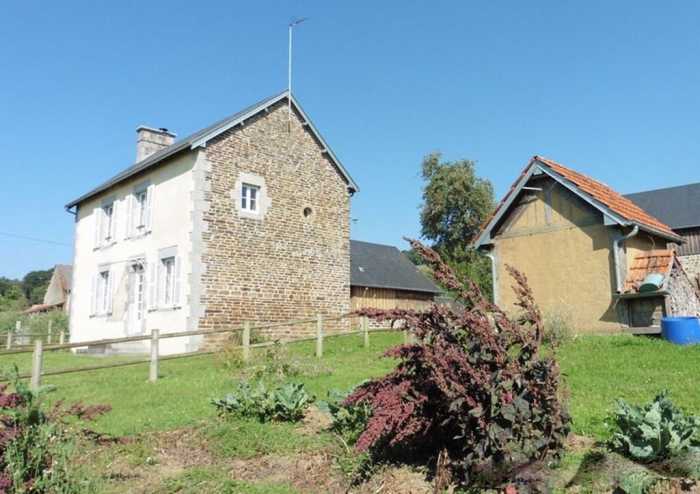 AHIN-MF-1216DM50 Juvigny les Vallees 50520 3 bedroomed detached property with 2900m2 garden