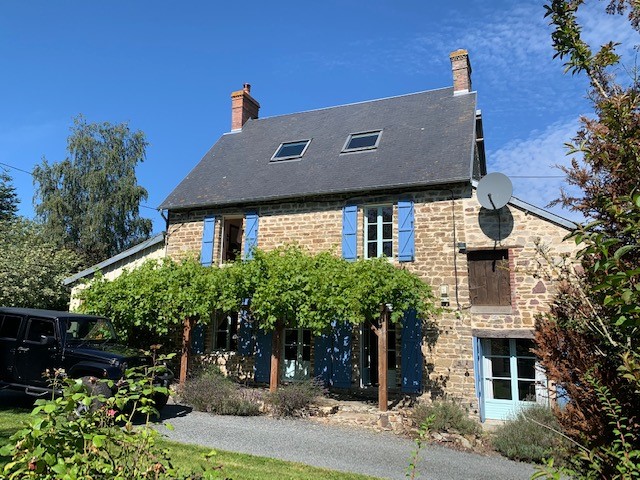 AHIN-SP-001545 Saint Martin des Besaces 14350 Stunning, beautifully appointed, 4 bedroom detached stone house with large garden and gîte potential
