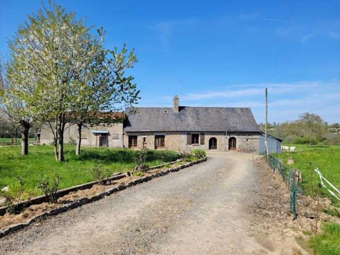 AHIN-MF-1235DM50 St Hilaire du Harcouet 50600 Large rural stone property to renovate on 5000m2