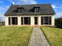 UNDER OFFER AHIN-SP-001677 Mortain 50140 Spacious detached 4 bedroom house for sale with half acre garden