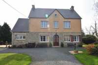 AHIN-SIF-001014 Carentan 50500 Superb detached family house with paddocks and fantastic stabling in Normandy. The house was reconstructed after the war and is now presented in immaculate condition by the present owners. Potential to create gîtes or B&B or